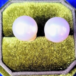 22kt Yellow Gold 12mm White Round Cultured Pearl Stud Screw Back Earrings